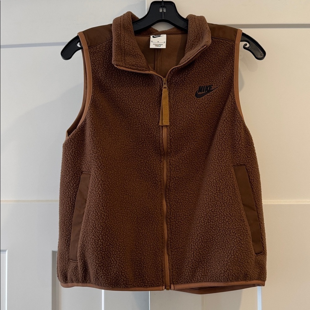 Nike Women's Sports Utility Fleece Vest, Cacao Brown, Size Medium - Picture 4 of 11